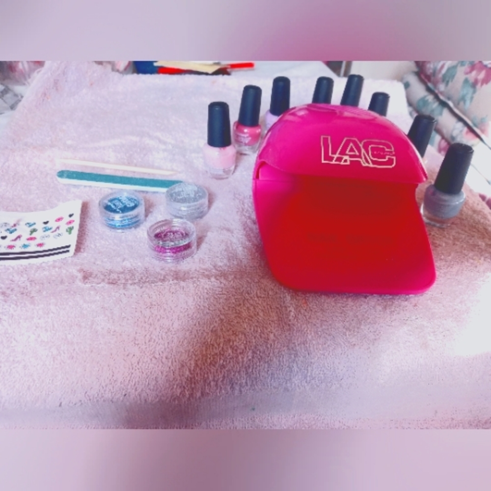 Fingernail Polish Kit